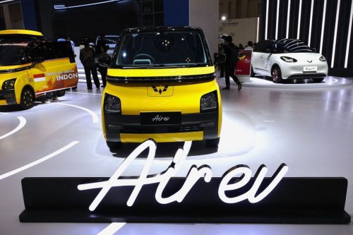 Mobil Listrik Rp 100 Jutaan, Pilih Wuling Air ev atau BYD Atto 1?