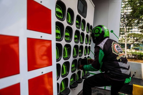 Buat Ojol dan Kurir, Skema Tukar Baterai Motor Listrik Lebih Praktis