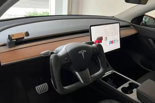 Standar Keselamatan Mobil China: Setir Yoke Bakal Dilarang