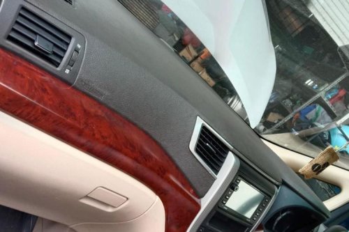 Dasbor Mobil Eropa Lengket, Ini Penyebab dan Biaya Perbaikan