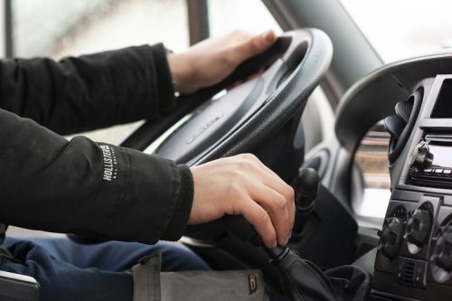 Bukan Cuma SIM, Ini Alasan Perlu Bawa STNK Saat Berkendara