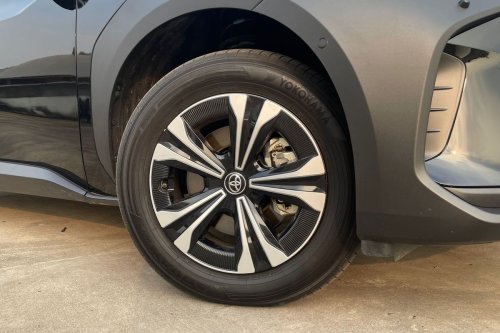 Apakah Mobil Listrik Wajib Pakai Ban Berlabel EV, Ini Penjelasannya