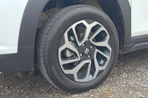 Bahas Desain Suzuki Fronx GL, Tipe Paling Rendah