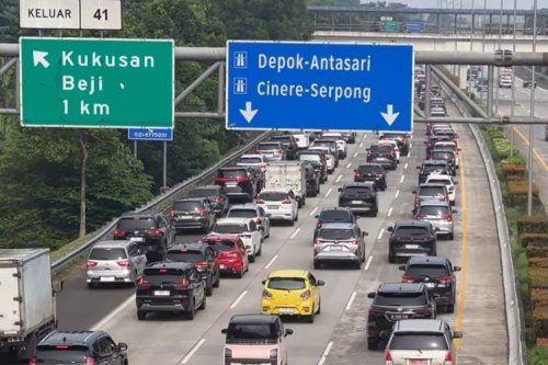 Macet Panjang Tol Cijago Arah Desari: Ada Perbaikan Jalan
