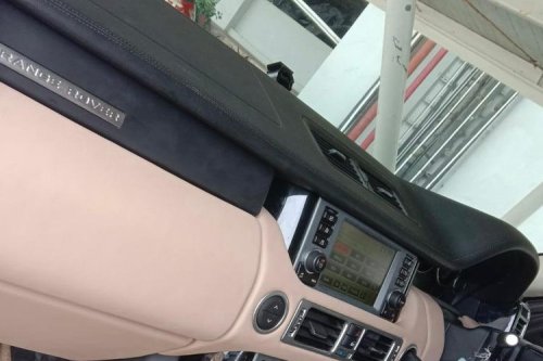 Dasbor Mobil Mulai Lengket dan Mengilap, Begini Cara Merawatnya