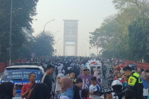 Melaju Aman di Tengah Asap Karhutla: Panduan Bagi Pengendara Motor