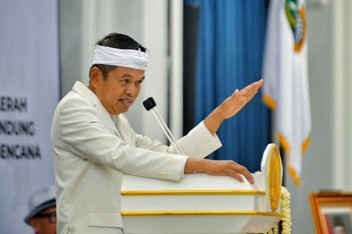 Dedi Mulyadi Tak Pakai Helm Saat Naik Motor Patwal, Ini Denda Tilangnya