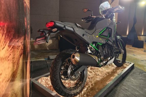 Honda, Kawasaki, Komparasi Honda NX500 Vs Kawasaki KLE 500 SE, Mana Lebih Unggul?