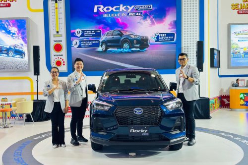 Daihatsu Rocky e-Smart Hybrid Debut di Surabaya