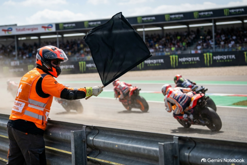 Mengenal Black Flag di MotoGP, Arti dan Kapan Diberikan