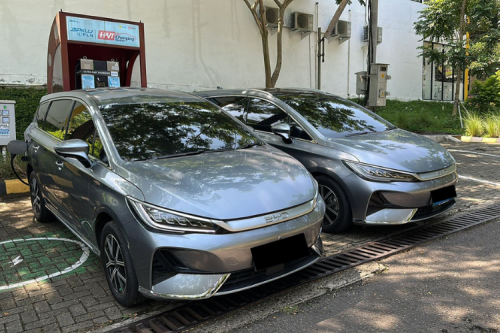 Biaya Kepemilikan BYD M6 vs Veloz Hybrid: kalau Kena Pajak EV
