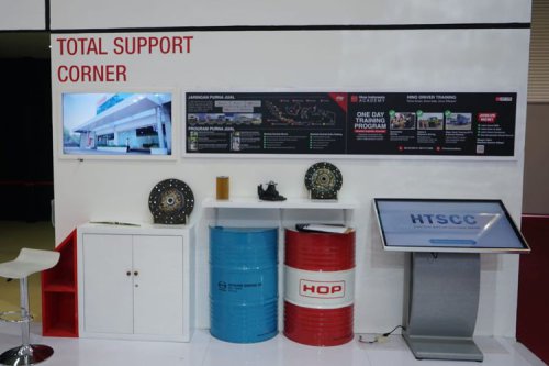 Hino Buktikan Komitmen Layanan dan SDM di GIIAS 2025