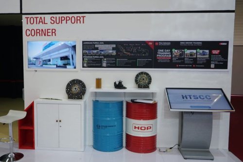 Hino Buktikan Komitmen Layanan dan SDM di GIIAS 2025