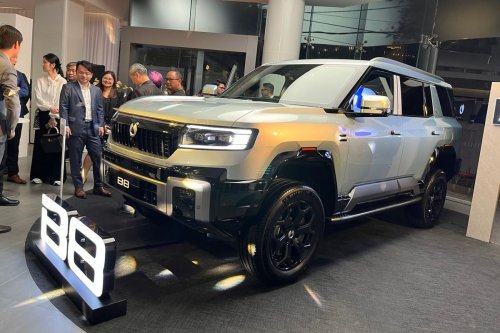 SUV Mewah Denza B8 Tampil Perdana di Jakarta, Mau Masuk Indonesia?