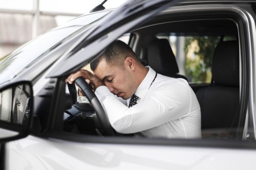 Tips Hindari Microsleep Saat Berkendara di Libur Nataru