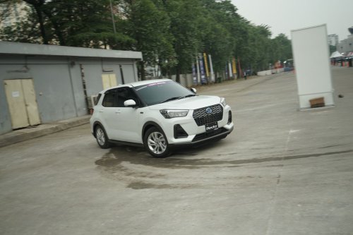 Perbandingan Mobil Baru Rp 200 Jutaan: Fronx, Rocky Hybrid dan Atto 1