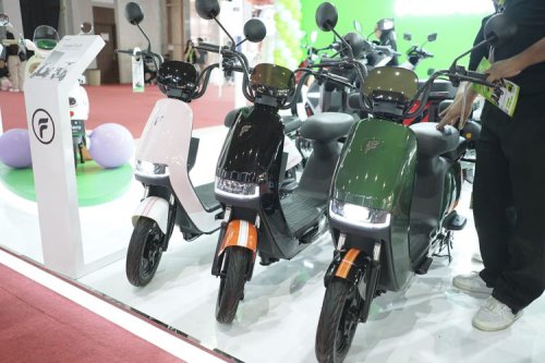 Motor Listrik Untuk Ibu-ibu Hadir di PRJ 2025