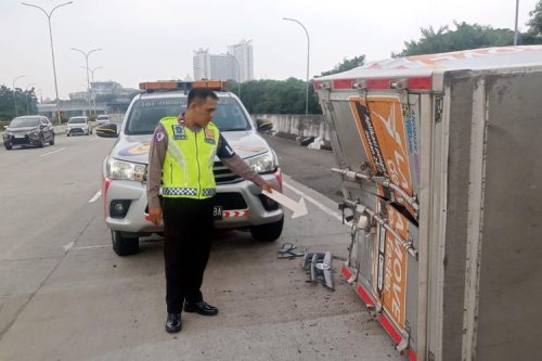 Bukan Cuma Terguling, Ini Risiko Lain Saat Ban Pecah di Jalan Tol