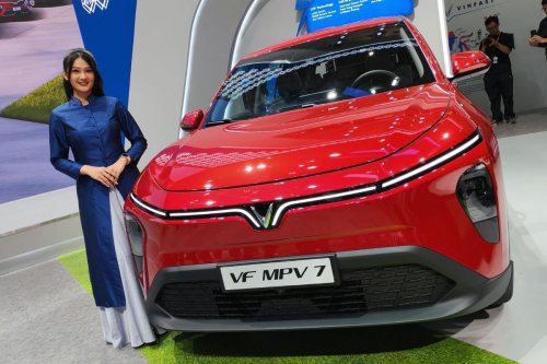 Komparasi MPV Listrik: VinFast VF MPV 7 vs BYD M6