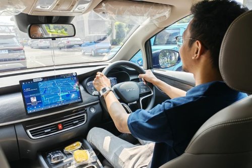 BYD M6 DM vs Chery Tiggo 8 CSH, Mana Lebih Menarik?