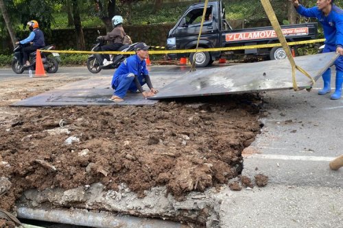 Ada Jalan Ambles di Lenteng Agung, Arus Lalu Lintas Dialihkan