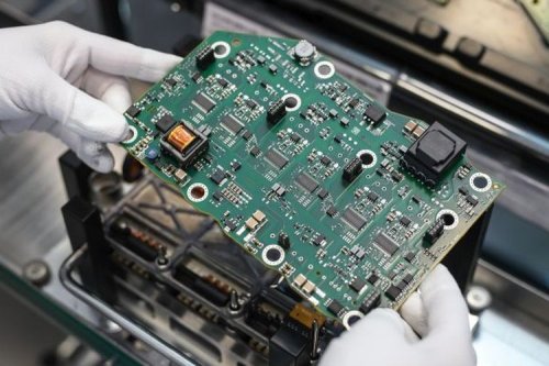 Lonjakan Kebutuhan AI Ancam Pasokan Chip untuk Industri Mobil