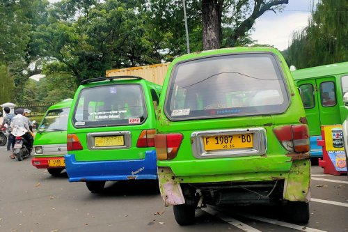 Demo Sopir di  Bogor, Mobil Listrik Hatchback