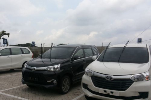 Apa Benar Saat Mobil Parkir Wiper Harus Diangkat?