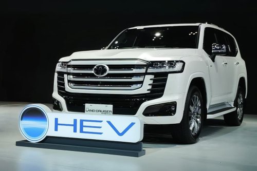 Debut Land Cruiser 300 Hybrid EV: SUV Bertenaga V6 Twin-Turbo