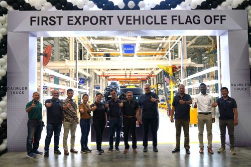 Produksi Cikarang, DCVMI Ekspor Perdana Sasis Mercedes 1626L Euro 5