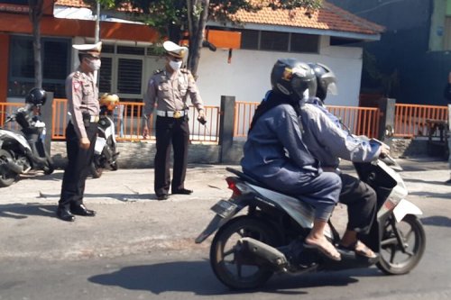 Cerita Pemotor Terjerat Benang Layangan, sampai Luka di Leher