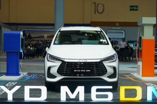 Laris Ratusan Unit, Cek Spesifikasi Singkat dan Harga BYD M6 DM