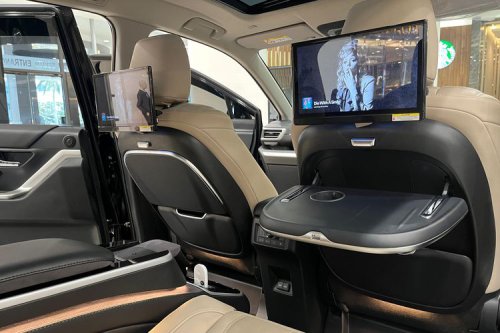 Jangan Pasang TV di Headrest, Bisa Cedera Parah Saat Kecelakaan