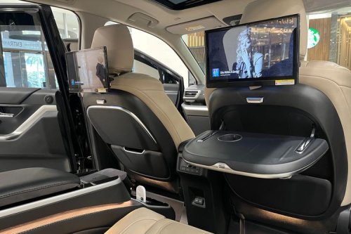 Jangan Pasang TV di Headrest, Bisa Cedera Parah Saat Kecelakaan