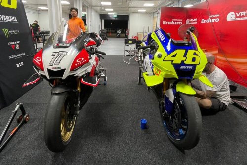 Valentino Rossi, Yamaha, Valentino Rossi Tanda Tangan Motor Yamaha YZF-R1 GYTR di Mandalika