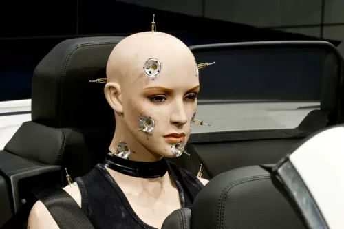 Perempuan 60% Lebih Berisiko Cedera dalam Kecelakaan Mobil