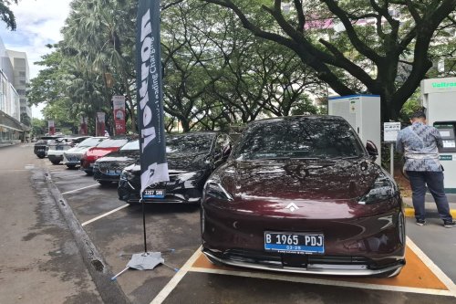 Parkir di Bawah Terik Matahari Mempercepat Degradasi Baterai EV