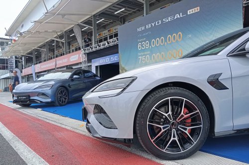 Perang Harga Mobil Baru Tekan Pasar Mobil Listrik Bekas