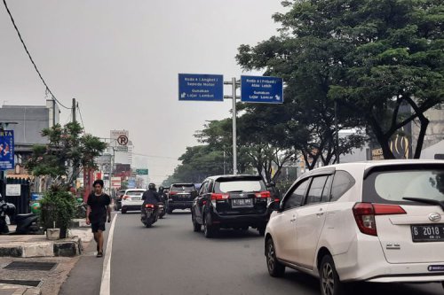 Pakai Fitur Auto Hold di Lampu Merah, Bikin Boros Konsumsi BBM?