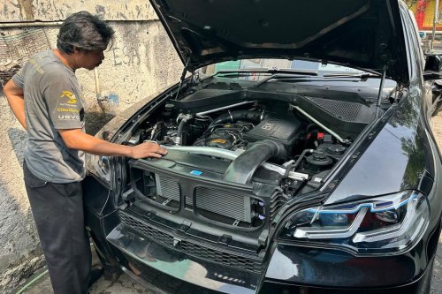 BMW, BMW Modern Tak Lagi Pakai Dipstick, Begini Cara Cek Oli Mesin