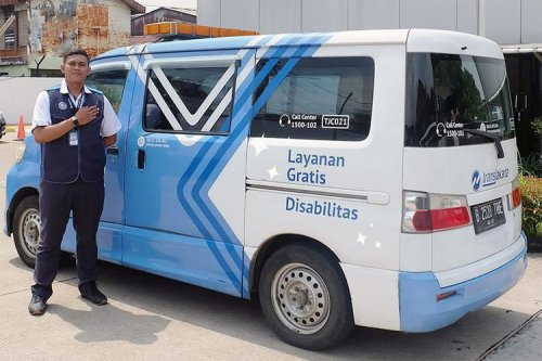 Respons Transjakarta atas Video Viral Penumpang Disabilitas Terjatuh ke Got