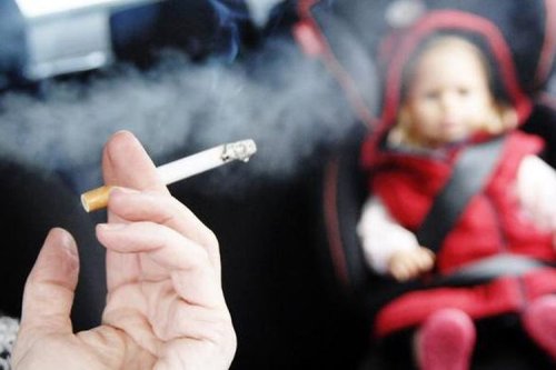 Pengemudi Mobil Marah Ditegur karena Merokok