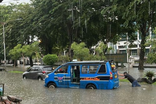 Pelajaran dari Banjir Sumut, Kenali dan Pahami Cara Lewat Genangan