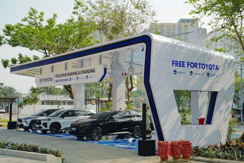 Toyota, Toyota Hadirkan Charging Spot Gratis dan Parkir Khusus EV di Bekasi