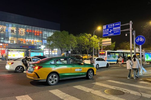 EV Kian Ramai di Beijing, Namun Langit Biru Masih Jadi Tantangan