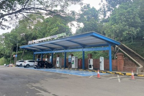 Long Weekend Pakai Mobil Listrik, Simak Daftar SPKLU di Tol Trans Jawa