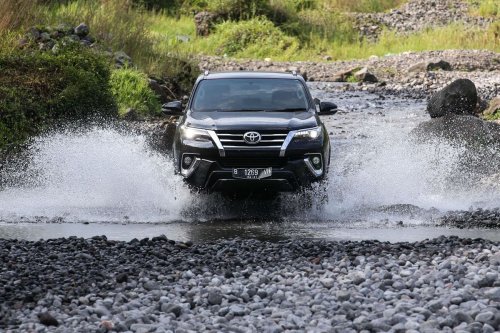 Mobil Diesel Tahan Banting di Tengah Diskon Mobil Listrik