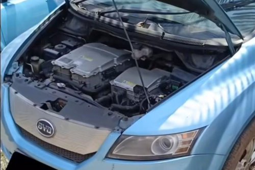 Taksi Listrik Bekas Dijual dan Video Warga Ngamuk di Samsat