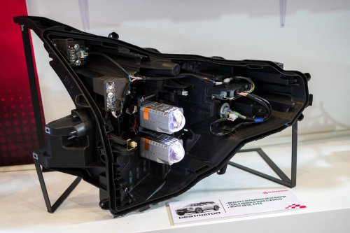 Teknologi Cornering Light Baru Bantu Pengemudi Mobil Lebih Aman