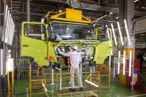Melihat Proses Produksi Truk dan Bus Hino dari Dekat